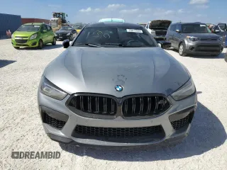 2024 BMW M8 Competition z VIN WBSGV0C02RCN81436, wystawiony jako Copart lot #76872664 z przebiegiem Nie podano mil oraz Nie do naprawy • Non repairable. Historia ofert i sprzedaży dostępna na DreamBid. Obrazek 5.