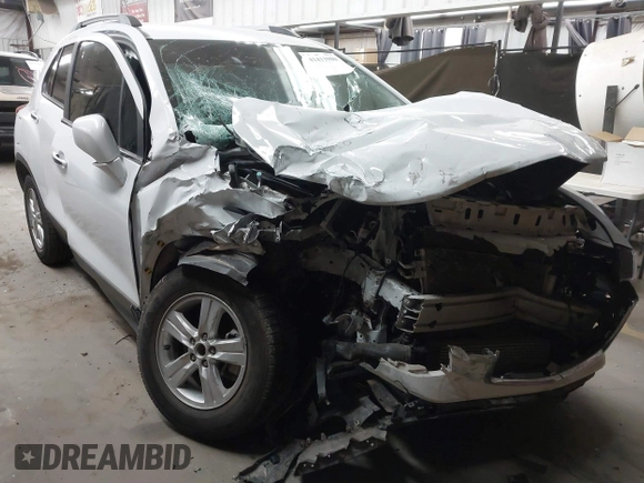 2020 Chevrolet Trax LT with VIN KL7CJPSB6LB005596, listed as a IAAI auction lot 41413980 with 1 mi miles. Bid and sale history available at carsss.com. Image 1.