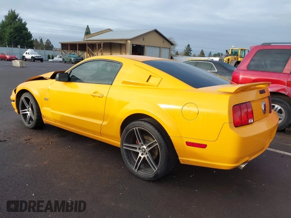 2007 Ford Mustang GT Deluxe z VIN 1ZVFT82H175334728, wystawiony jako IAAI lot #41609794 z przebiegiem 181 002 mil mil oraz . Historia ofert i sprzedaży dostępna na DreamBid. Obrazek 3.