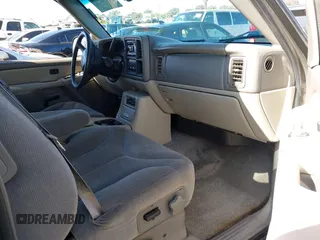 2000 GMC Yukon XL SLT with VIN 3GKFK16T8YG205654, listed as a IAAI auction lot 41403249 with 129,815 mi miles. Bid and sale history available at carsss.com. Image 5.