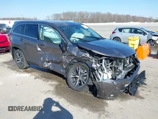 2019 Toyota Highlander Hybrid LE z VIN 5TDBGRFH3KS076303, wystawiony jako IAAI lot #41770576 z przebiegiem 15 591 mil mil oraz . Historia ofert i sprzedaży dostępna na DreamBid. Obrazek 1.