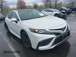2022 Toyota Camry XSE z VIN 4T1K61AK2NU702362, wystawiony jako IAAI lot #41963393 z przebiegiem 13 541 mil mil oraz . Historia ofert i sprzedaży dostępna na DreamBid. Obrazek 1.