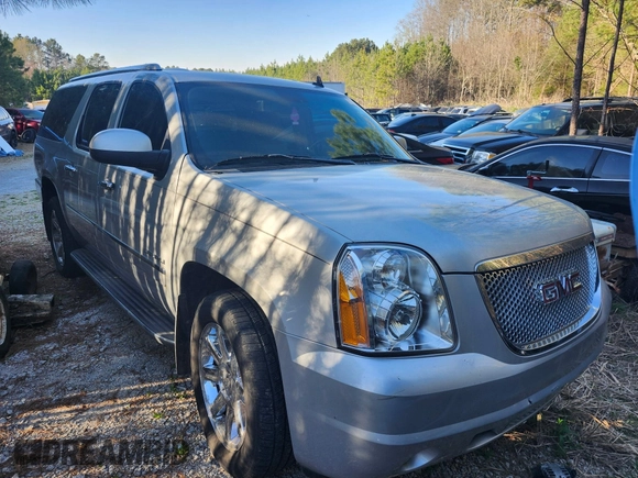2011 GMC Yukon XL Denali with VIN 1GKS2MEF0BR102845, listed as a IAAI auction lot 41886377 with 210,991 mi miles. Bid and sale history available at carsss.com. Image 1.