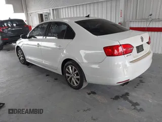 2014 Volkswagen Jetta SE z VIN 3VWD17AJ3EM265396, wystawiony jako IAAI lot #42434771 z przebiegiem 114 931 mil mil oraz . Historia ofert i sprzedaży dostępna na DreamBid. Obrazek 3.