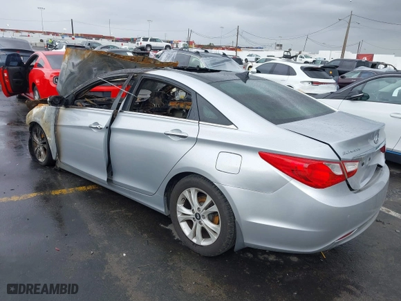 2013 Hyundai Sonata SE with VIN 5NPEC4AC2DH621620, listed as a IAAI auction lot 41803289 with 1 mi miles. Bid and sale history available at carsss.com. Image 3.