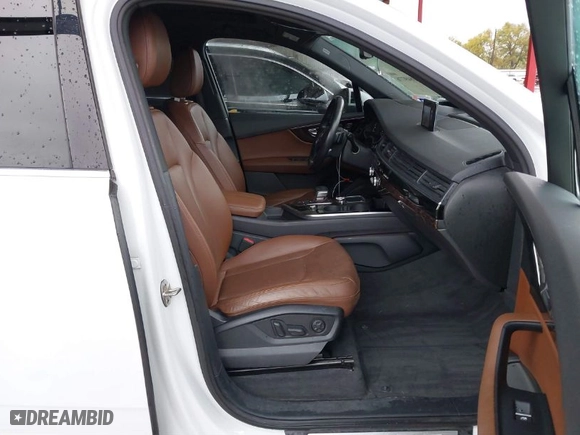 2017 Audi Q7 Prestige with VIN WA1VAAF71HD035383, listed as a IAAI auction lot 40849776 with 89,303 mi miles. Bid and sale history available at carsss.com. Image 5.