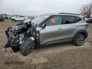 2021 Kia Seltos SX z VIN KNDETCA20M7124894, wystawiony jako Copart lot #50131035 z przebiegiem Nie podano mil oraz Nie do naprawy • Non repairable. Historia ofert i sprzedaży dostępna na DreamBid. Obrazek 1.