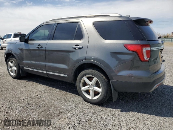 2017 Ford Explorer XLT z VIN 1FM5K8DH9HGC49507, wystawiony jako Copart lot #50566635 z przebiegiem 131 880 mil mil oraz Szkoda całkowita • Salvage title. Historia ofert i sprzedaży dostępna na DreamBid. Obrazek 2.