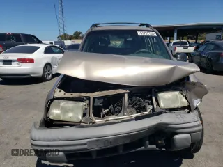 2002 Chevrolet Tracker z VIN 2CNBJ13C026951435, wystawiony jako Copart lot #57782784 z przebiegiem 132 279 mil mil oraz Szkody całkowita. Historia ofert i sprzedaży dostępna na DreamBid. Obrazek 5.