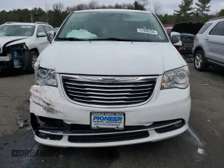 2016 Chrysler Town & Country Limited Platinum with VIN 2C4RC1GGXGR133548, listed as a Copart auction lot 51998334 with 108,207 mi miles and Salvage Title. Bid and sale history available at DreamBid. Image 5.
