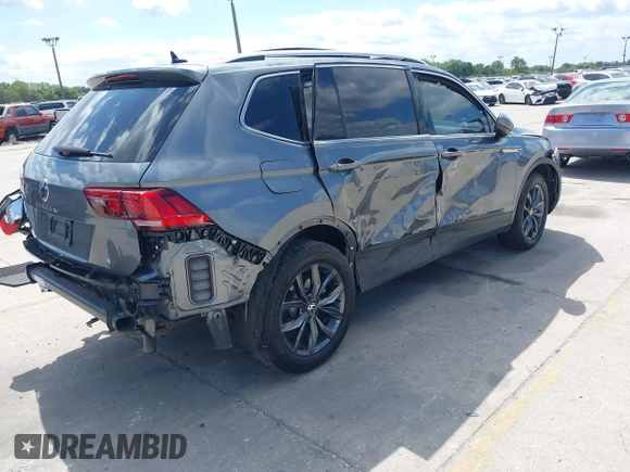 2023 Volkswagen Tiguan SE z VIN 3VVNB7AX5PM064693, wystawiony jako IAAI lot #42033011 z przebiegiem 38 220 mil mil oraz . Historia ofert i sprzedaży dostępna na DreamBid. Obrazek 4.