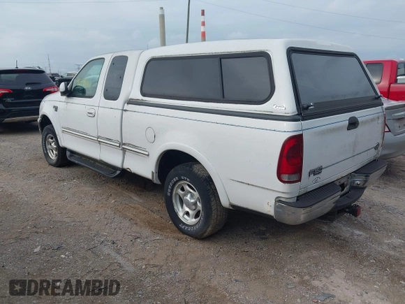 1998 Ford F-150 XL z VIN 1FTRX18L6WNA13872, wystawiony jako IAAI lot #42796411 z przebiegiem 108 649 mil mil oraz . Historia ofert i sprzedaży dostępna na DreamBid. Obrazek 3.