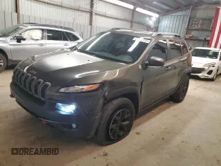 2015 Jeep Cherokee Trailhawk z VIN 1C4PJMBS8FW665607, wystawiony jako Copart lot #51536715 z przebiegiem 166 443 mil mil oraz Szkoda całkowita • Salvage title. Historia ofert i sprzedaży dostępna na DreamBid. Obrazek 1.