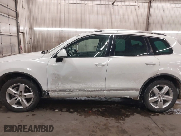 2013 Volkswagen Touareg Lux with VIN WVGEF9BP5DD011511, listed as a IAAI auction lot 41608840 with 167,350 mi miles and . Bid and sale history available at DreamBid. Image 15.