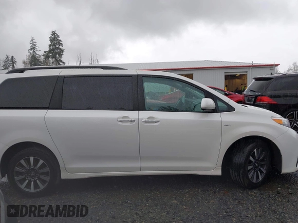 2018 Toyota Sienna XLE with VIN 5TDDZ3DC0JS201425, listed as a IAAI auction lot 42001590 with 49,772 mi miles. Bid and sale history available at carsss.com. Image 14.