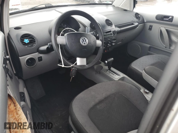 2000 Volkswagen Beetle GLS z VIN 3VWCD21C2YM409242, wystawiony jako Copart lot #46658435 z przebiegiem 90 038 mil mil oraz Szkoda całkowita • Salvage title. Historia ofert i sprzedaży dostępna na DreamBid. Obrazek 8.