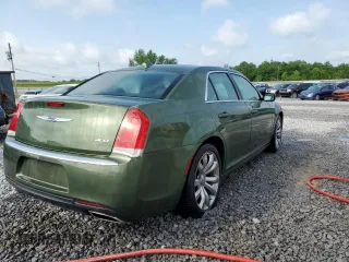 2018 Chrysler 300 Touring L z VIN 2C3CCAAG4JH340405, wystawiony jako Copart lot #55503225 z przebiegiem Nie podano mil oraz Szkody całkowita. Historia ofert i sprzedaży dostępna na DreamBid. Obrazek 3.