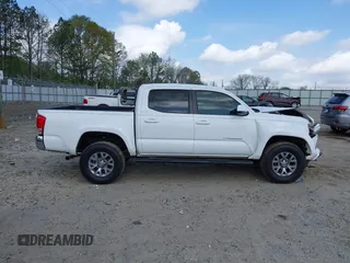 2017 Toyota Tacoma SR5 z VIN 3TMAZ5CN8HM045727, wystawiony jako IAAI lot #41962213 z przebiegiem 88 042 mil mil oraz . Historia ofert i sprzedaży dostępna na DreamBid. Obrazek 13.