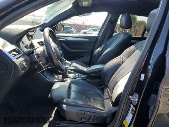 2018 BMW X1 xDrive28i z VIN WBXHT3C33J5L24441, wystawiony jako Copart lot #60468645 z przebiegiem 83 339 mil mil oraz Szkoda całkowita • Salvage title. Historia ofert i sprzedaży dostępna na DreamBid. Obrazek 7.