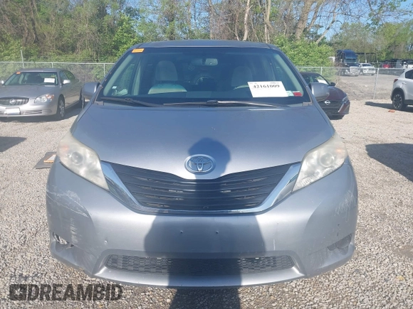 2013 Toyota Sienna LE AAS with VIN 5TDKK3DCXDS369976, listed as a IAAI auction lot 42161009 with 183,408 mi miles. Bid and sale history available at carsss.com. Image 12.