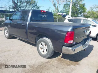 2018 Ram 1500 SLT z VIN 1C6RR6GG2JS303880, wystawiony jako IAAI lot #42138224 z przebiegiem 120 533 mil mil oraz . Historia ofert i sprzedaży dostępna na DreamBid. Obrazek 3.