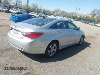 2012 Hyundai Sonata Limited z VIN 5NPEC4AC2CH469899, wystawiony jako IAAI lot #42008219 z przebiegiem 167 679 mil mil oraz . Historia ofert i sprzedaży dostępna na DreamBid. Obrazek 4.