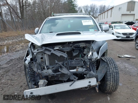 2009 Toyota Tacoma with VIN 5TEUU42N59Z604632, listed as a IAAI auction lot 41892976 with 43,810 mi miles. Bid and sale history available at carsss.com. Image 11.
