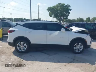 2022 Chevrolet Blazer LT z VIN 3GNKBCR47NS230698, wystawiony jako IAAI lot #42299456 z przebiegiem 23 695 mil mil oraz . Historia ofert i sprzedaży dostępna na DreamBid. Obrazek 13.