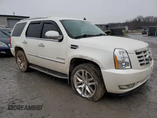 2011 Cadillac Escalade Luxury z VIN 1GYS4BEF7BR399844, wystawiony jako Copart lot #85523914 z przebiegiem 123 010 mil mil oraz Szkoda całkowita • Salvage title. Historia ofert i sprzedaży dostępna na DreamBid. Obrazek 4.