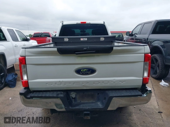 2017 Ford F-350 XL z VIN 1FT7W3AT4HED72446, wystawiony jako IAAI lot #42208485 z przebiegiem 186 778 mil mil oraz . Historia ofert i sprzedaży dostępna na DreamBid. Obrazek 16.