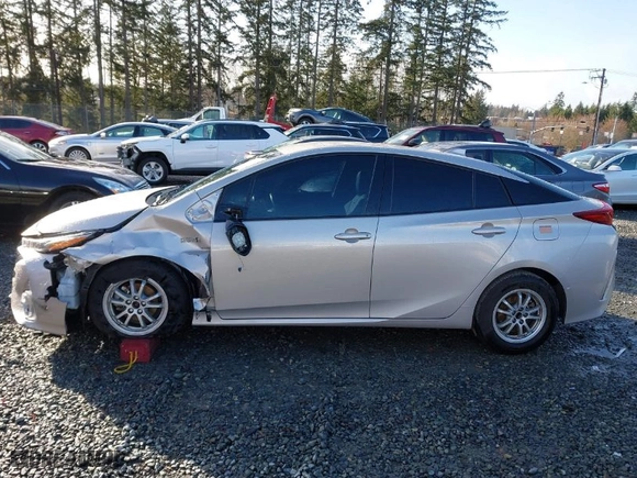 2017 Toyota Prius Prime Plus with VIN JTDKARFP6H3021685, listed as a IAAI auction lot 41710515 with NaN miles. Bid and sale history available at carsss.com. Image 14.