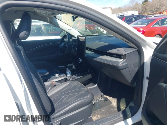 2022 Ford Mustang Mach-E Select z VIN 3FMTK1SS2NMA17717, wystawiony jako IAAI lot #41737529 z przebiegiem Nie podano mil oraz . Historia ofert i sprzedaży dostępna na DreamBid. Obrazek 5.