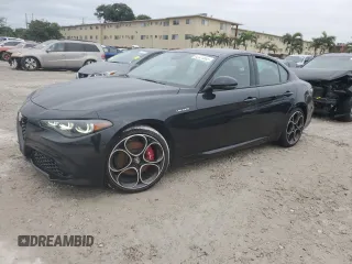2024 Alfa Romeo Giulia Veloce z VIN ZARFAMBNXR7677719, wystawiony jako Copart lot #42321865 z przebiegiem 14 615 mil mil oraz Nie do naprawy • Non repairable. Historia ofert i sprzedaży dostępna na DreamBid. Obrazek 1.