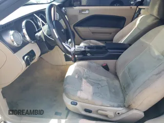 2006 Ford Mustang Standard z VIN 1ZVHT84N665237941, wystawiony jako Copart lot #55253585 z przebiegiem 171 923 mil mil oraz Szkoda całkowita • Salvage title. Historia ofert i sprzedaży dostępna na DreamBid. Obrazek 7.