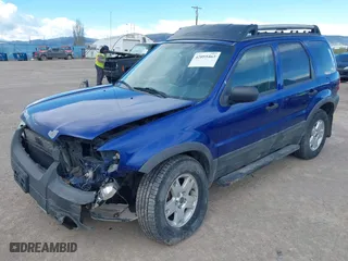 2005 Ford Escape XLT with VIN 1FMYU93155KB49222, listed as a IAAI auction lot 42055463 with 208,866 mi miles. Bid and sale history available at carsss.com. Image 2.
