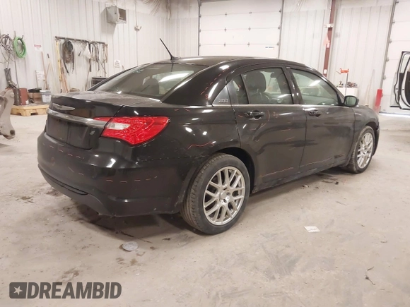 2014 Chrysler 200 Touring z VIN 1C3CCBBGXEN152716, wystawiony jako IAAI lot #42039776 z przebiegiem 198 988 mil mil oraz . Historia ofert i sprzedaży dostępna na DreamBid. Obrazek 4.