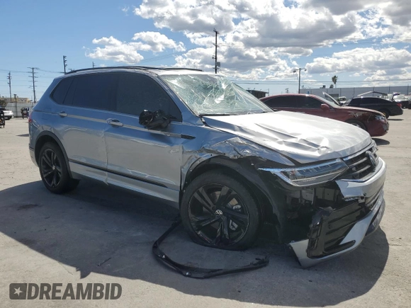 2024 Volkswagen Tiguan SE R-Line Black with VIN 3VVCB7AX1RM027893, listed as a Copart auction lot 51351375 with 25,296 mi miles and Salvage title. Bid and sale history available at DreamBid. Image 4.