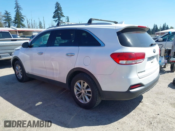 2016 Kia Sorento LX with VIN 5XYPGDA35GG060533, listed as a IAAI auction lot 42033268 with 183,057 mi miles. Bid and sale history available at carsss.com. Image 3.