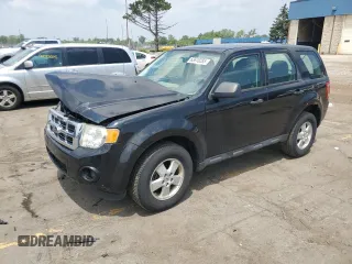 2011 Ford Escape XLS z VIN 1FMCU0C78BKB77957, wystawiony jako Copart lot #63610285 z przebiegiem 180 578 mil mil oraz Czysty tytuł • Clean title. Historia ofert i sprzedaży dostępna na DreamBid. Obrazek 1.
