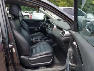 2017 Kia Sorento LX with VIN 5XYPG4A56HG230935, listed as a IAAI auction lot 42593196 with 127,425 mi miles and . Bid and sale history available at DreamBid. Image 5.