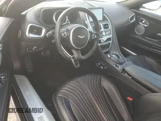 2020 Aston Martin DB11 z VIN SCFRMFCW6LGM09132, wystawiony jako Copart lot #85471884 z przebiegiem Nie podano mil oraz Nie do naprawy. Historia ofert i sprzedaży dostępna na DreamBid. Obrazek 8.