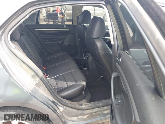 2010 Volkswagen Jetta Limited Edition с VIN 3VWRX7AJ7AM155675, выставлен на аукционе IAAI как лот 42477253 с пробегом 184 597 миль миль и . История ставок и продаж доступна на DreamBid. Изображение 8.