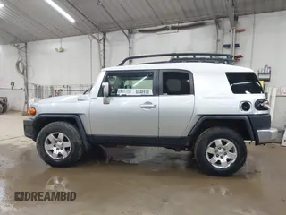 2007 Toyota FJ Cruiser with VIN JTEBU11F470035202, listed as a IAAI auction lot 41972066 with 241,021 mi miles. Bid and sale history available at carsss.com. Image 14.