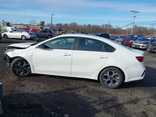 2021 Kia Forte LXS z VIN 3KPF24AD8ME273858, wystawiony jako IAAI lot #40978799 z przebiegiem 43 934 mil mil oraz . Historia ofert i sprzedaży dostępna na DreamBid. Obrazek 14.