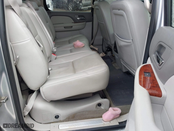 2013 Chevrolet Avalanche LTZ with VIN 3GNTKGE73DG306592, listed as a IAAI auction lot 41695072 with 243,700 mi miles. Bid and sale history available at carsss.com. Image 8.