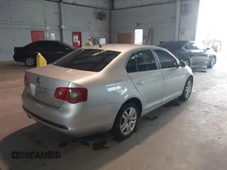 2007 Volkswagen Jetta Wolfsburg Edition z VIN 3VWEF71K47M068805, wystawiony jako IAAI lot #42738185 z przebiegiem 116 269 mil mil oraz . Historia ofert i sprzedaży dostępna na DreamBid. Obrazek 4.