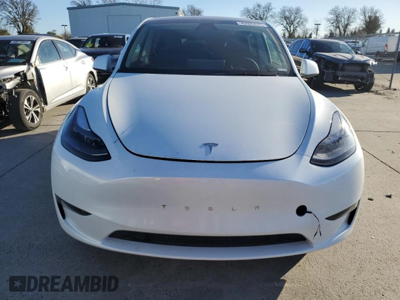 2025 Tesla Model Y Long Range with VIN 7SAYGDEDXSF228371, listed as a Copart auction lot 43925575 with 2,848 mi miles and Salvage Title. Bid and sale history available at DreamBid. Image 5.