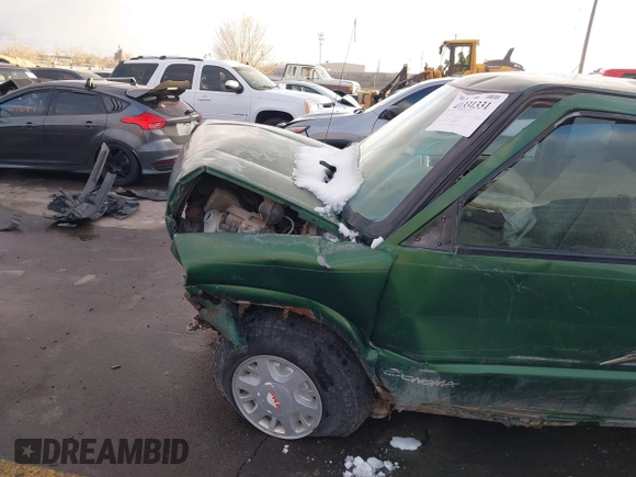 1997 GMC Sonoma SLS with VIN 1GTDT19X0V8502966, listed as a IAAI auction lot 41331331 with 308,584 mi miles. Bid and sale history available at carsss.com. Image 6.