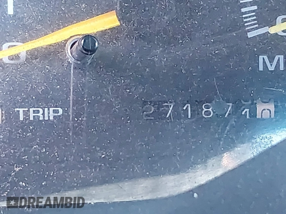 1996 GMC Suburban z VIN 1GKFK16R3TJ703465, wystawiony jako IAAI lot #41325441 z przebiegiem 271 871 mil mil oraz . Historia ofert i sprzedaży dostępna na DreamBid. Obrazek 16.
