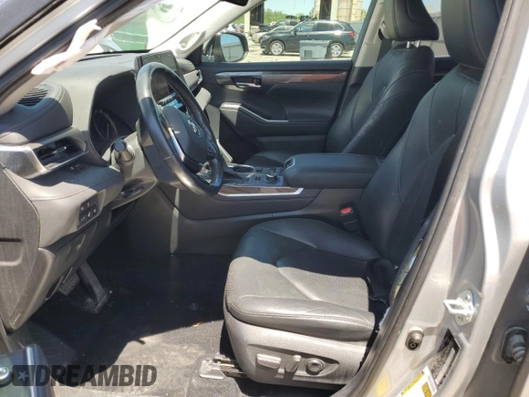 2021 Toyota Highlander Limited z VIN 5TDDZRBHXMS528551, wystawiony jako Copart lot #57868285 z przebiegiem 65 948 mil mil oraz Szkoda całkowita • Salvage title. Historia ofert i sprzedaży dostępna na DreamBid. Obrazek 7.